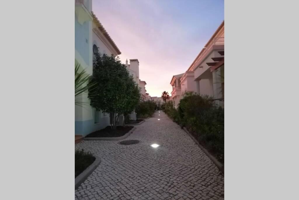 Komfortables Town House In Traumhafter Lage Budens Exterior foto